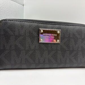 Michael Kors Black Women's Zip around Wallet - Signature Plaque